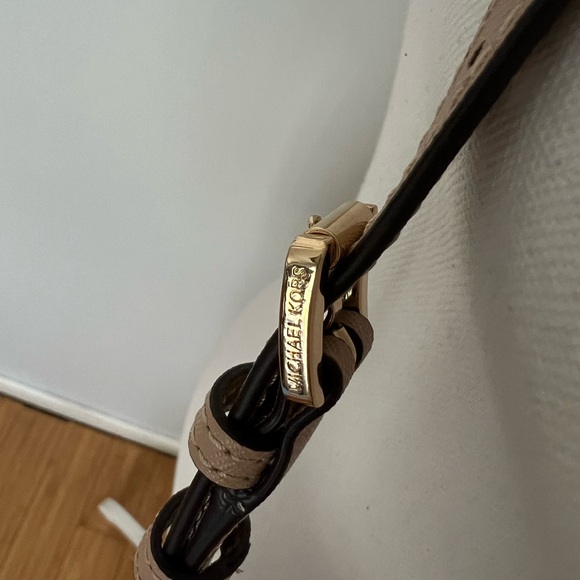 Michael Kors blush color crossbody - Picture 4 of 10